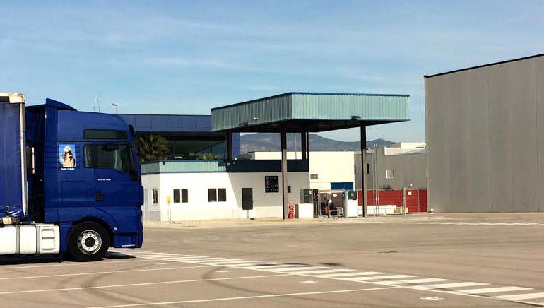 El Ayuntamiento, a través de su empresa del suelo, vende la nave de 1.000 metros con gasolinera en el polígono